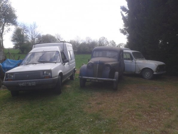 3 générations de camionnette Renault